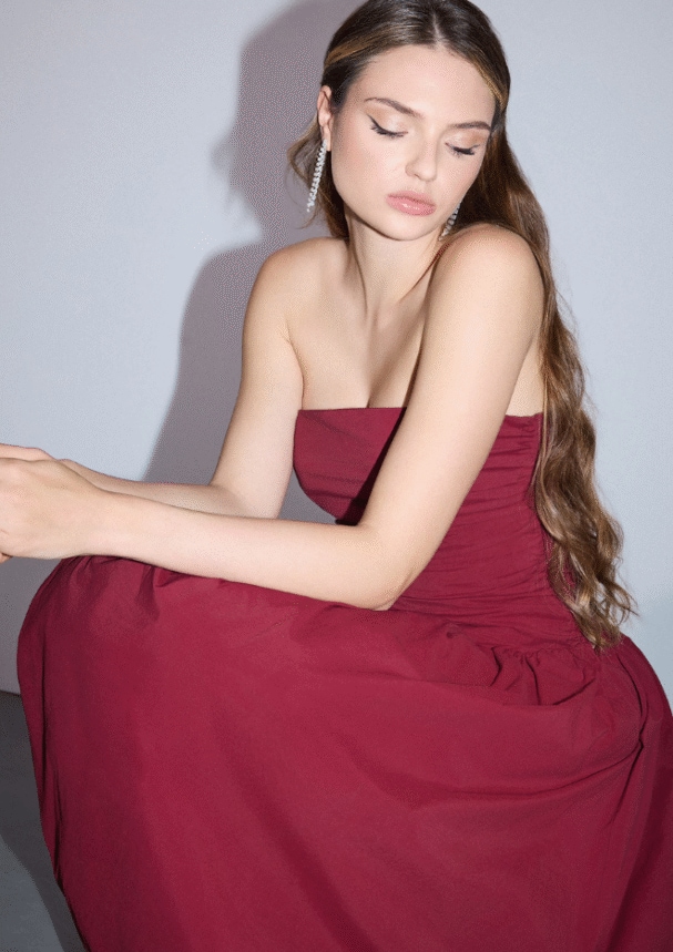 bordowa sukienka na studniówkę