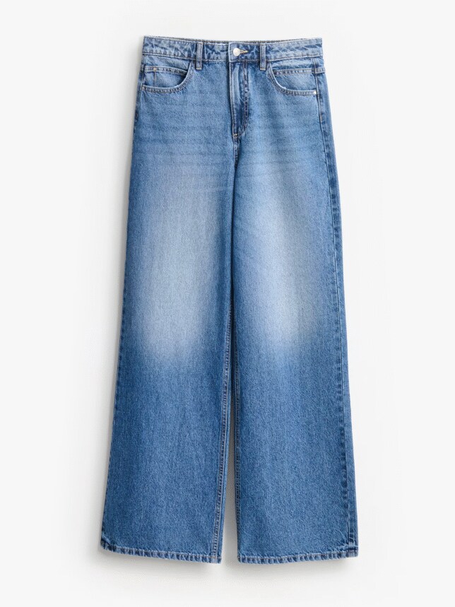 Jeansy o kroju wide leg z wysokim stanem.
fason wide leg
wysoki stan
zapięcie na zamek i guzik
szeroka nogawka
100% bawełna
dostępny model petite: 502HO-50J