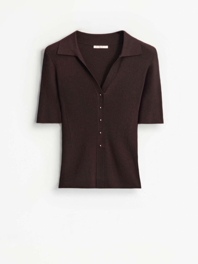 Brązowy sweterek polo w stylu old money z krótkim rękawem